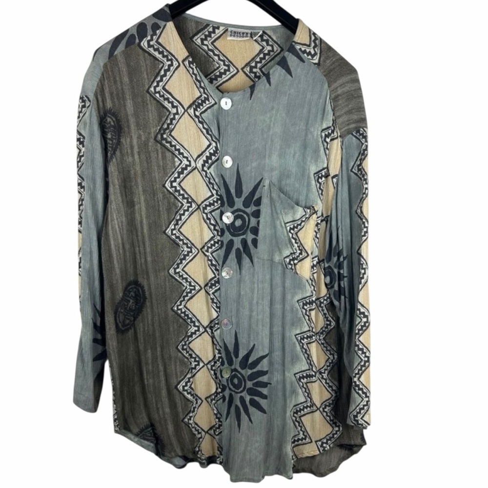 Chico’s Design Pearl button blouse size 2/M